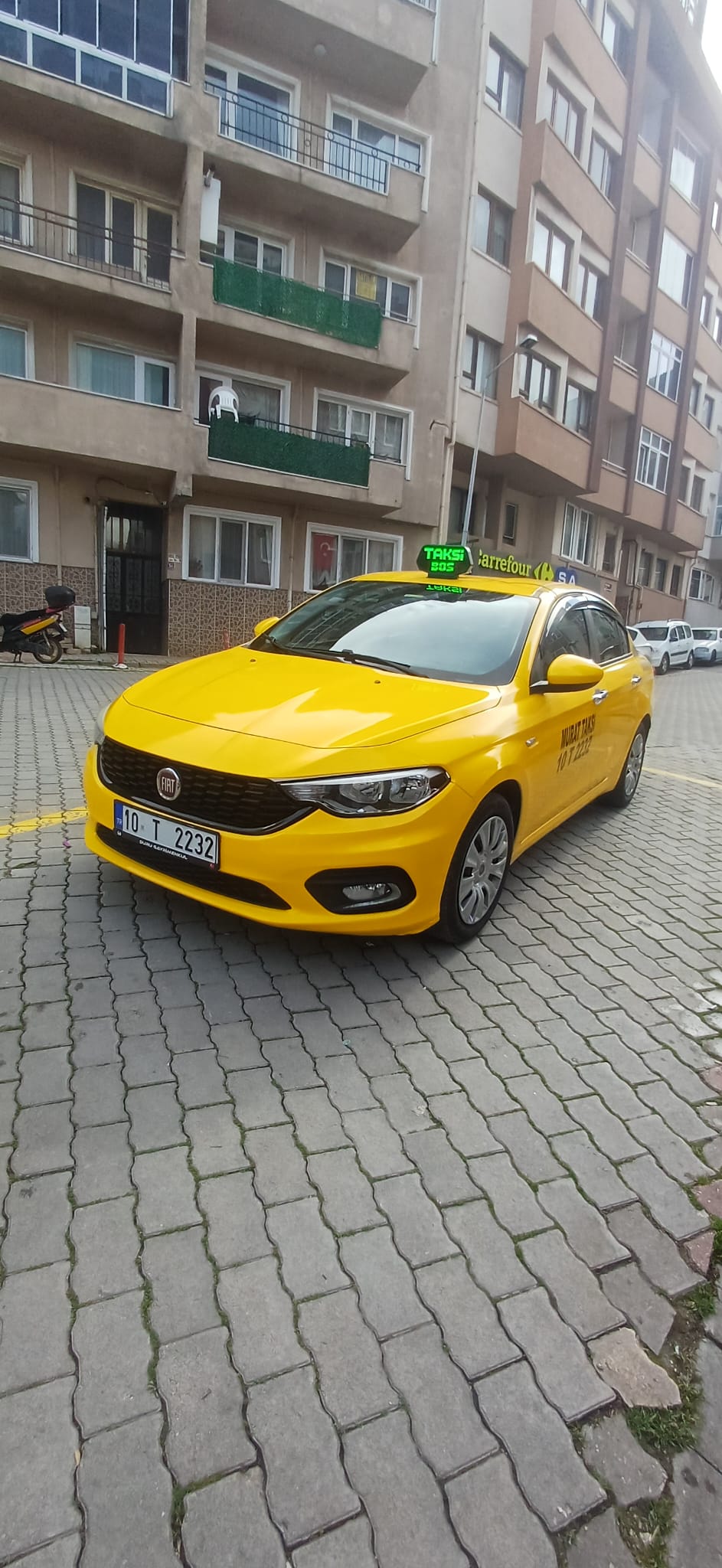 Bandırma Alo Taksi sarı taksi aracı görünümü